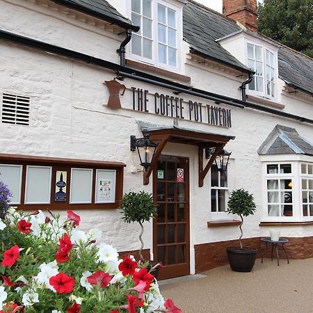 Bed and Breakfast The Coffee Pot Tavern Potterspury Exteriér fotografie