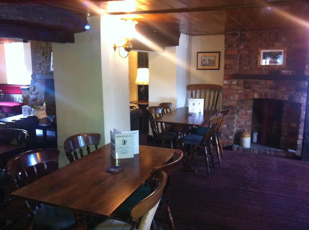 Bed and Breakfast The Coffee Pot Tavern Potterspury Exteriér fotografie