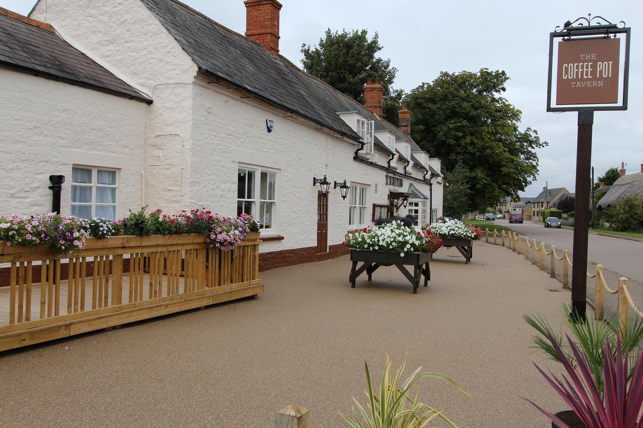 Bed and Breakfast The Coffee Pot Tavern Potterspury Exteriér fotografie